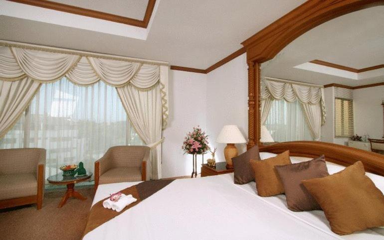 Chiangmai Ratanakosin Hotel Чиангмай Екстериор снимка