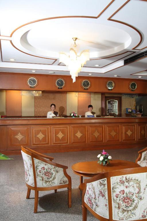 Chiangmai Ratanakosin Hotel Чиангмай Стая снимка